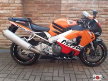Motocykel Honda CBR 900 RR